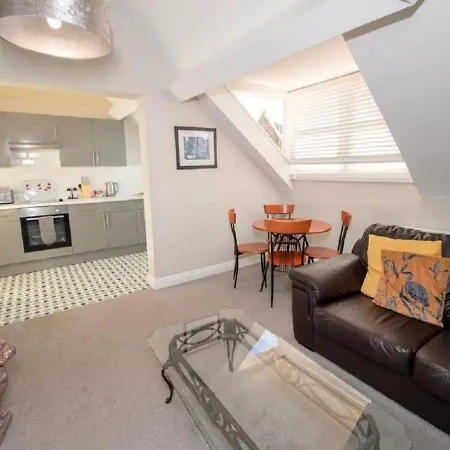 Apartment Albatross - Floor - Sea & Castle Views & Parking Space! Scarborough