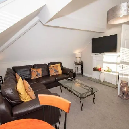 Albatross - Floor - Sea & Castle Views & Parking Space! Apartment