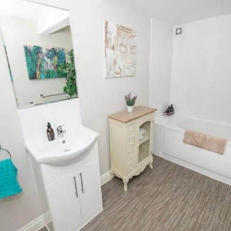 Albatross - Floor - Sea & Castle Views & Parking Space!