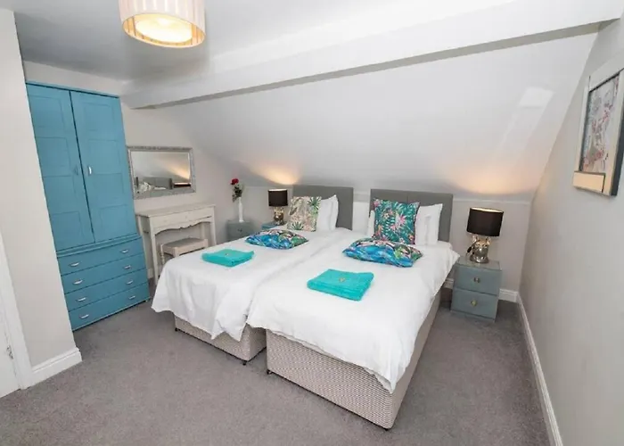 Albatross - Floor - Sea & Castle Views & Parking Space! *