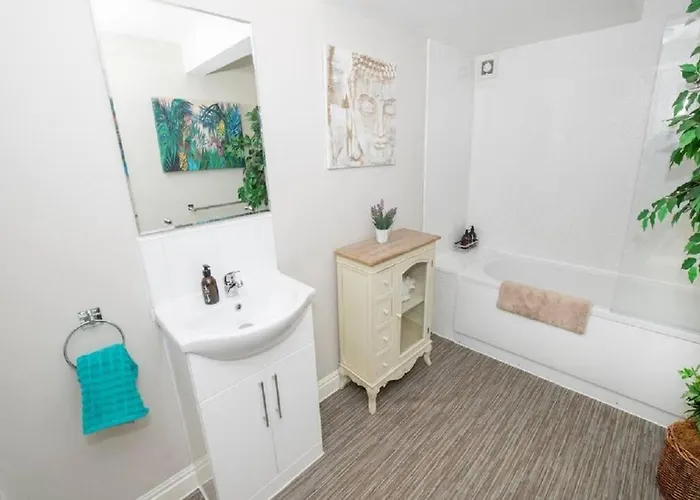 Albatross - Floor - Sea & Castle Views & Parking Space!