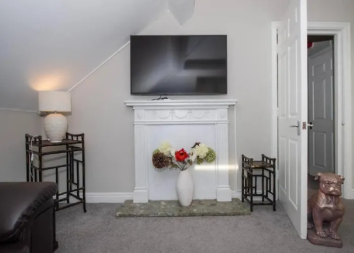 Albatross - Floor - Sea & Castle Views & Parking Space!