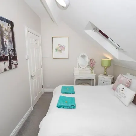 Albatross - Floor - Sea & Castle Views & Parking Space! * 斯卡伯勒