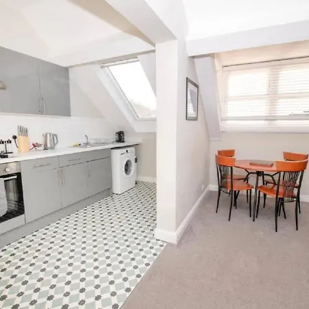 Albatross - Floor - Sea & Castle Views & Parking Space!